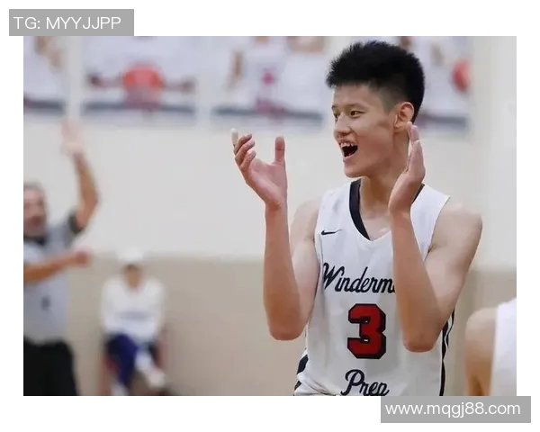 曾凡博重伤倒地裁判却只判普通犯规引发球迷质疑篮球规则公正性